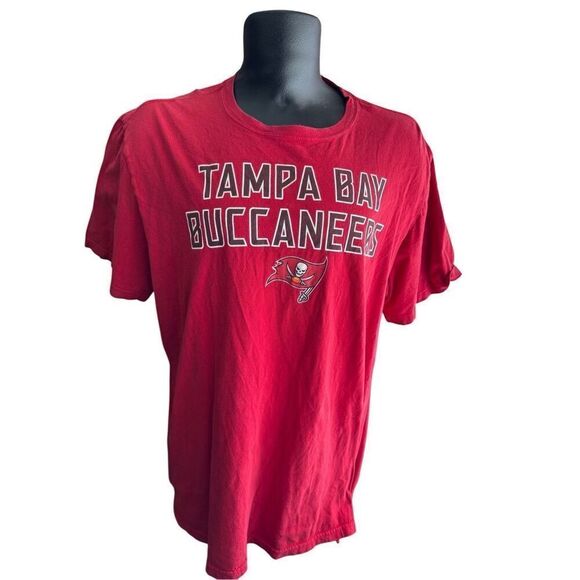 Tampa Bay Buccaneers Men’s Size XLT Game Day Stack T-Shirt Red - Picture 1 of 2